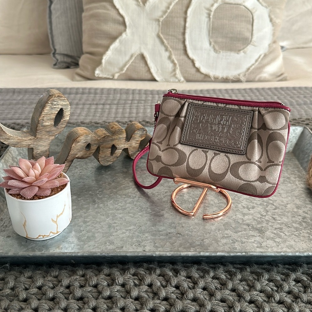 EUC Coach Poppy Wristlet